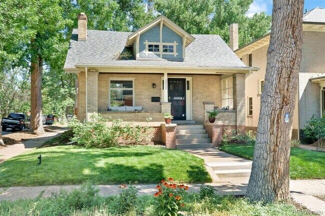Craftsman Bungalow located in Potter Highl... - Craftsman Bungalow located in Potter Highl... House