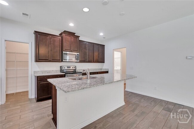 Photo - 374 Southwilde Way