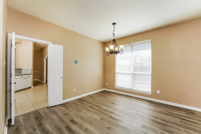 Photo - 7921 Wayne Way