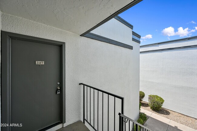 Photo - 740 W Elm St Unit 247