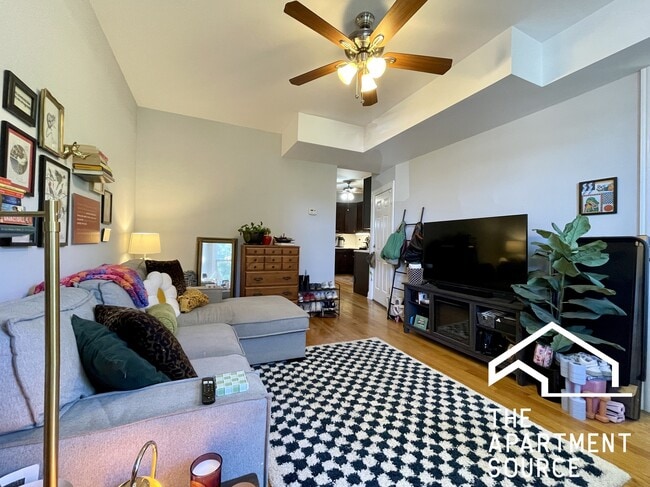 Photo - 3611 W Wolfram St Unit 2