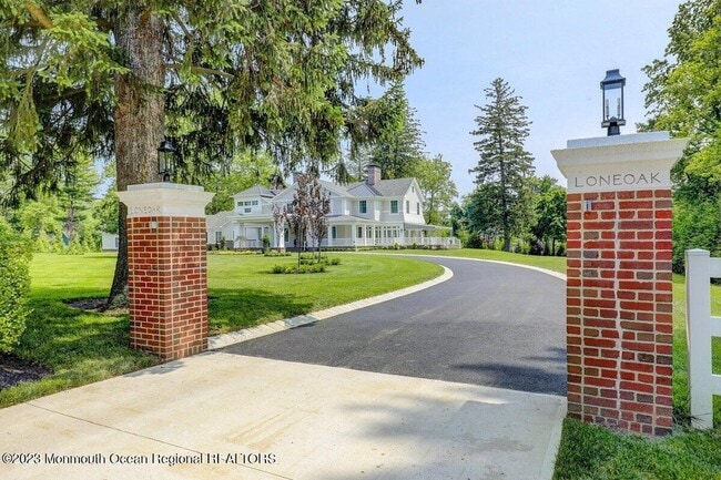 Photo - 489 Sycamore Ave