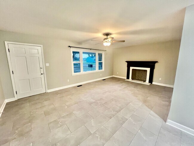 Photo - Lovely 3 Bedroom / 2 Bathroom Renovated Ranch Home for Rent