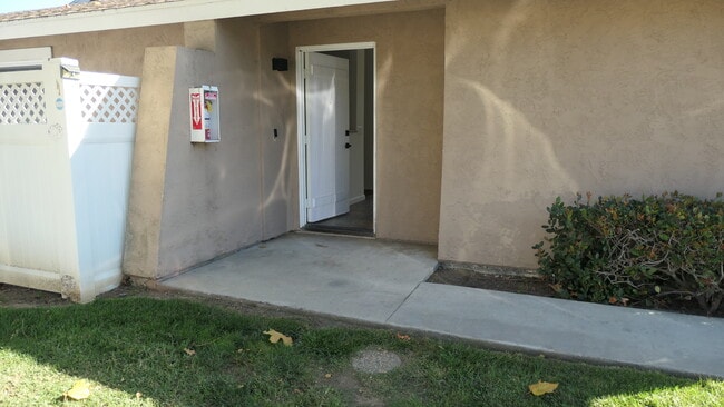 Photo - 44715 La Paz Rd Unit D