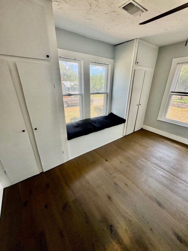 Photo - 408 W Luce St