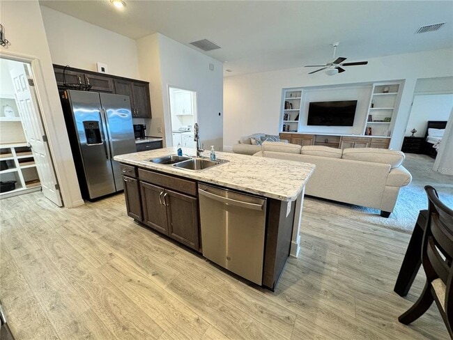 Photo - 5822 Roudell Wy