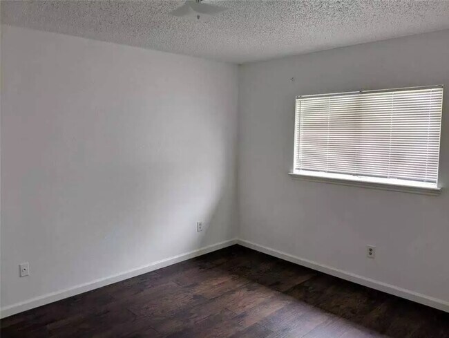 Photo - 8715 Yvonne Dr