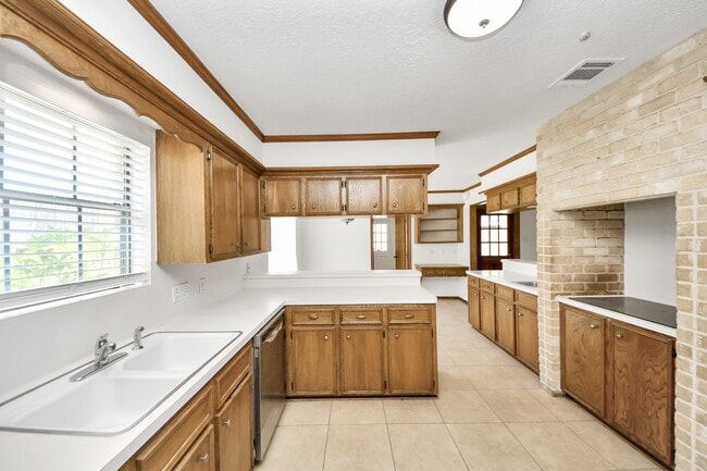 Photo - 8006 Oakington Dr House