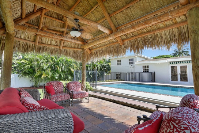 Photo - 455 NE 14th St