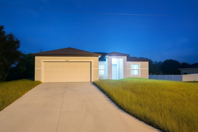 Building Photo - Brand new 3+DEN -2 BATHROOM 2 CAR GARAGE I...