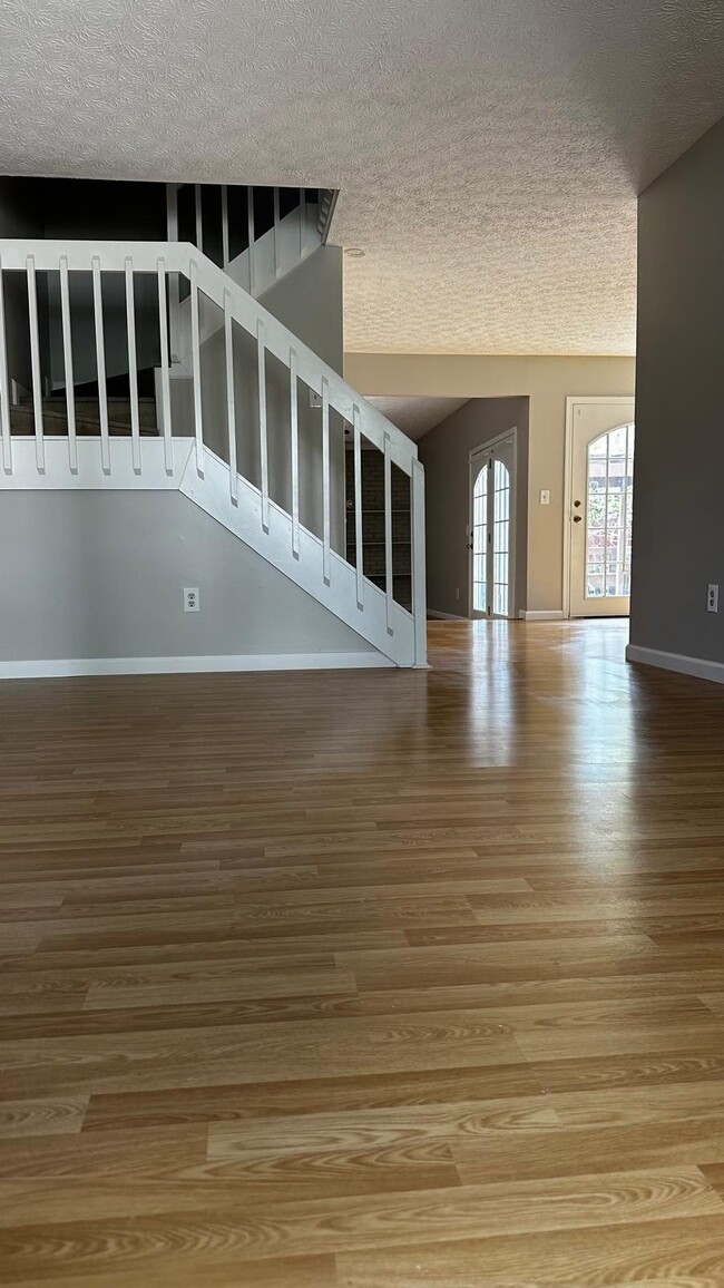 Building Photo - 1827 Watertower Dr