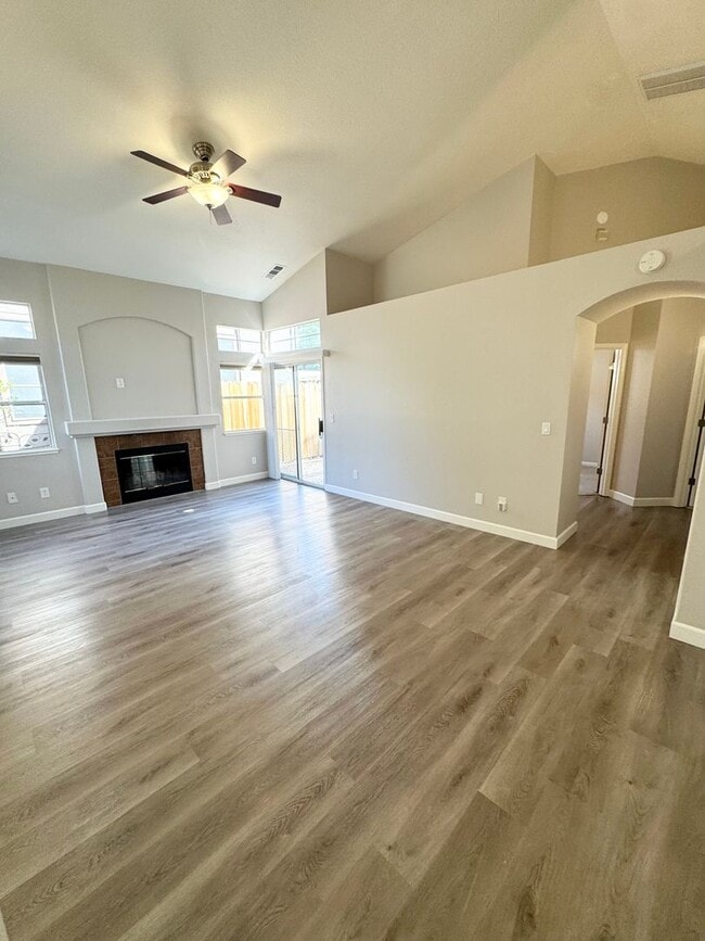 Photo - Move-In Ready 3-Bed, 2-Bath Home in Roseville! SEE VIDEO