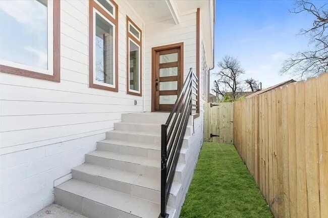 Photo - 4217 Rogers St