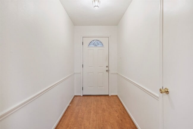 Photo - 523 S Rivershire Dr