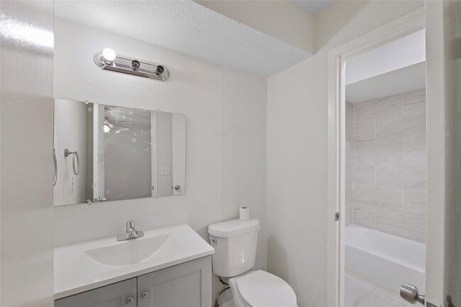 Photo - 7111 Pinehook Ln