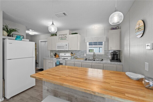 Photo - 1747 Beverly Dr