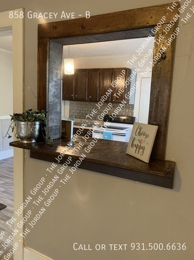 Photo - 858 Gracey Ave