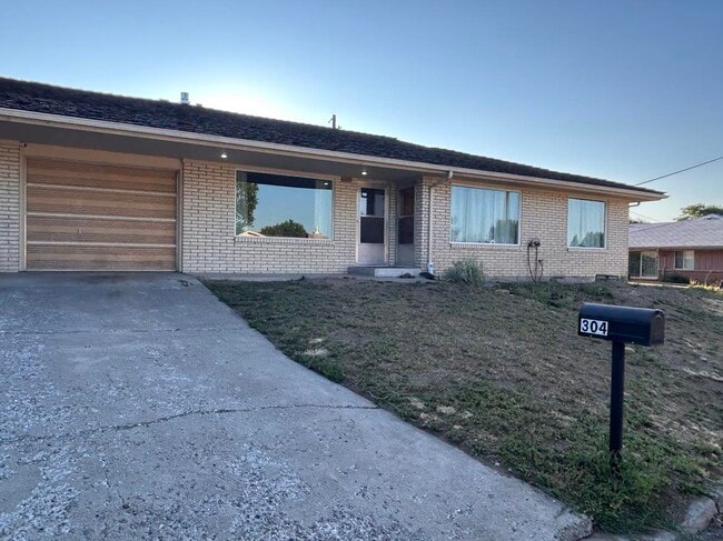 Building Photo - 304 North 37th Avenue Unit 3 Bed 2 Bath