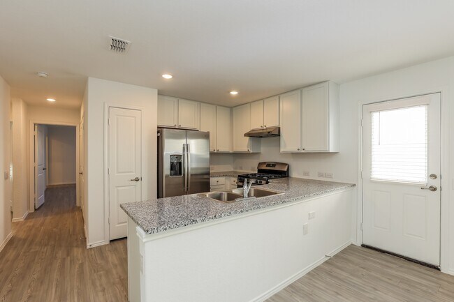 Photo - 4522 Emma Way