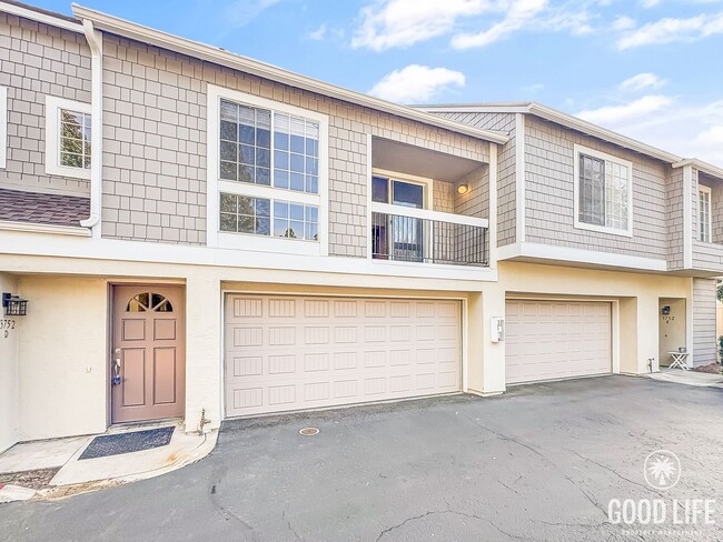 Beautiful 2B/2BA Townhouse with Attached 2... - Beautiful 2B/2BA Townhouse with Attached 2...