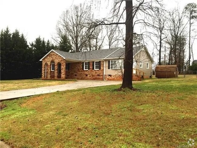 Building Photo - 1240 Shady Oak Trail Rental