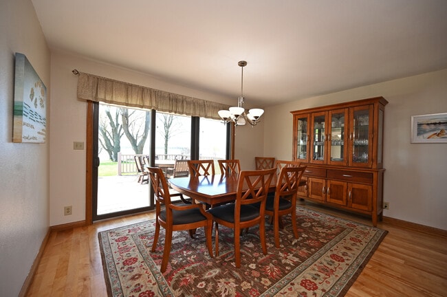 Photo - 202 Lac La Belle Dr