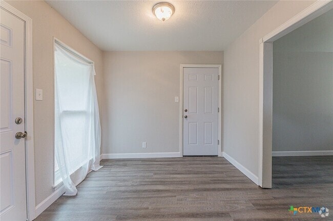 Building Photo - 1106 Illinois Ave Rental