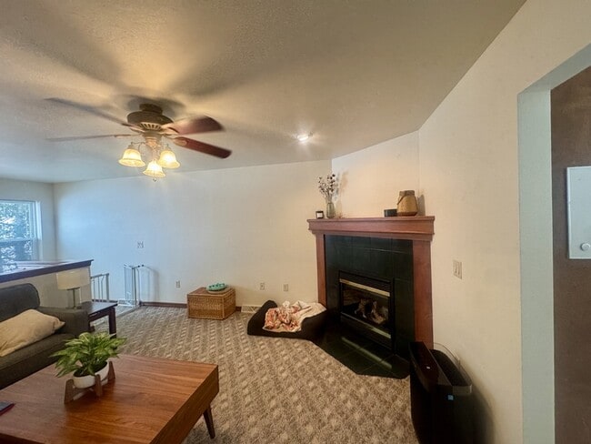 Photo - 2037-2039-2039 River Point Ct