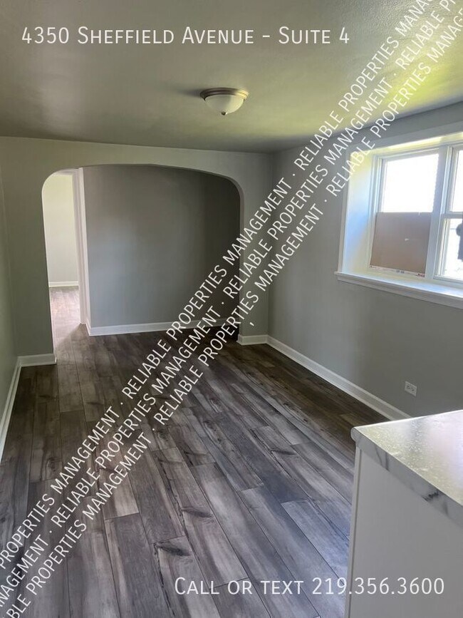 Photo - 4350 Sheffield Ave Unidad Suite 4
