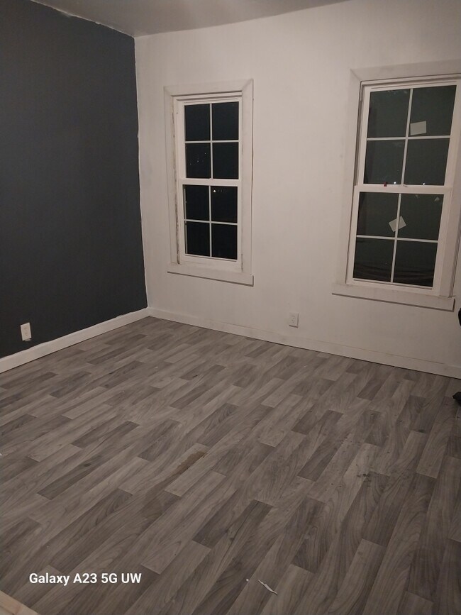 Photo - 720 Brock St