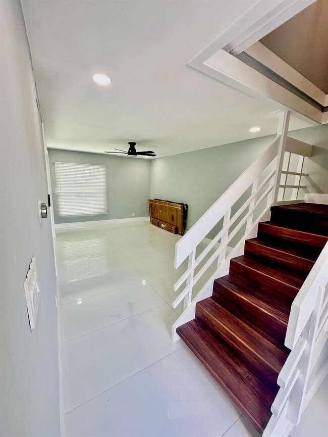 Photo - 320 Sunshine Dr