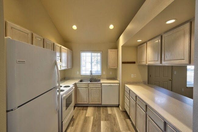 Photo - 1440 NE COVINGTON LANE, BEND, OREGON 97701 - IVY CREEK