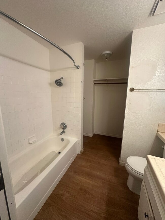 Photo - 4701 Beechwood St