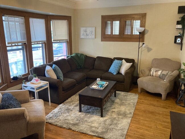 Building Photo - 2937 N Frederick Ave Unit Lower