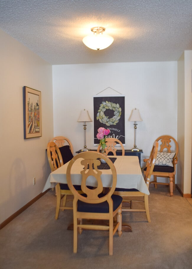 Foxtail Meadows Apartments For Rent in Pewaukee, WI