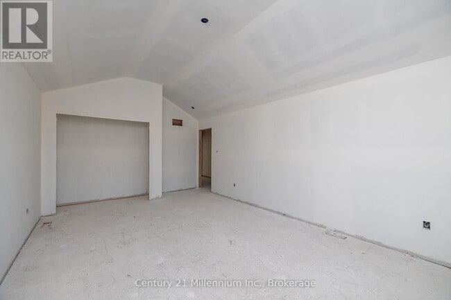 Photo - 18 Steinway St