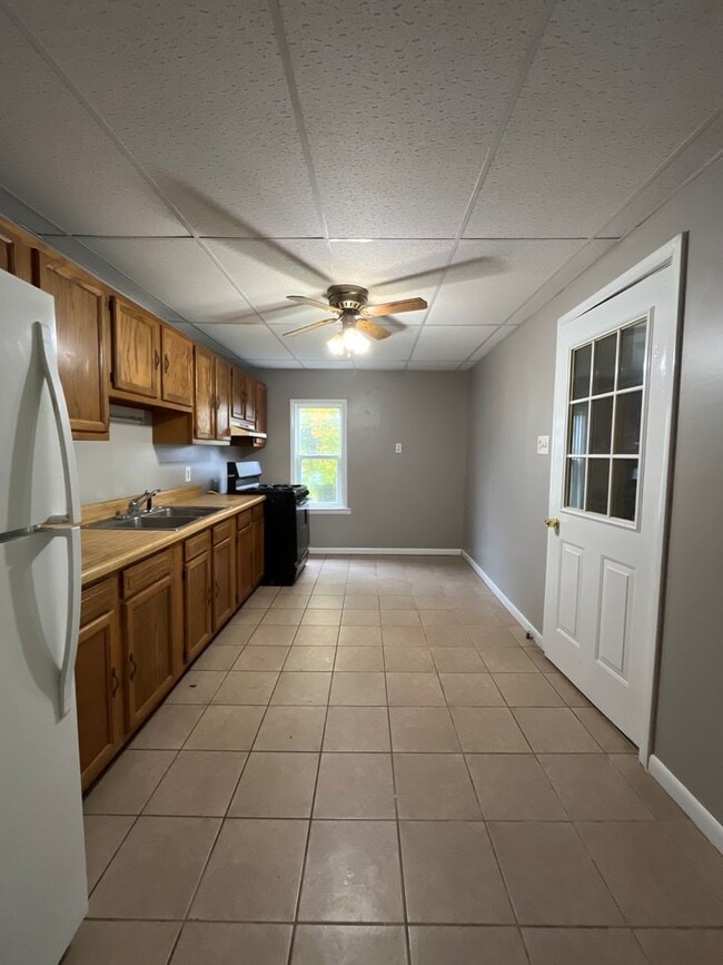 Photo - Beautifully Maintained End-Unit Townhome f...