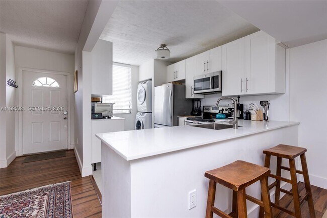 Photo - 1651 NE 115th St Unidad 28C