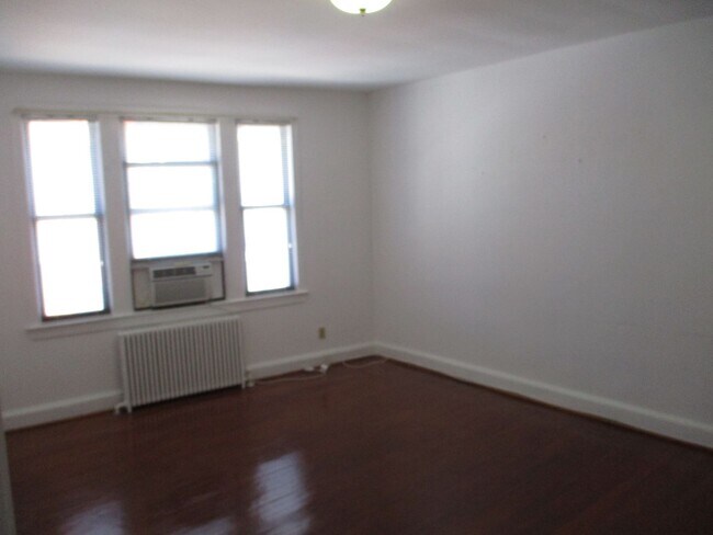 Photo - One bedroom Glover Park charmer Unidad 203