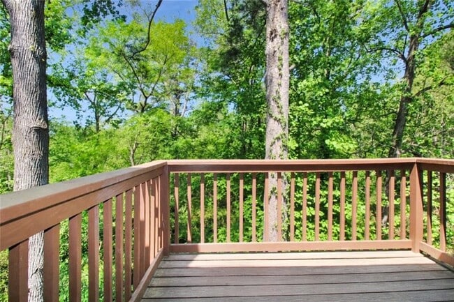 Photo - 204 Ivy Green Ln SE