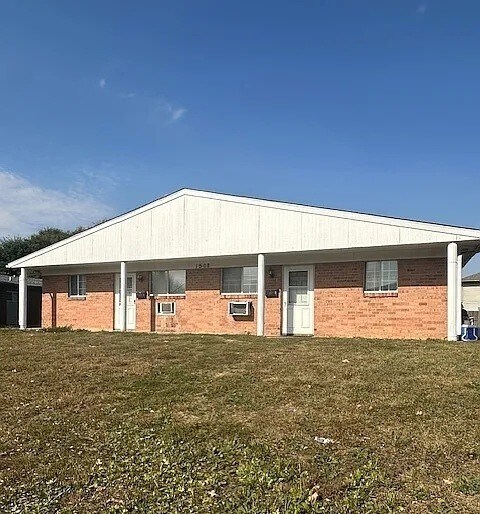 Building Photo - 1508 Woods Ave Unit .