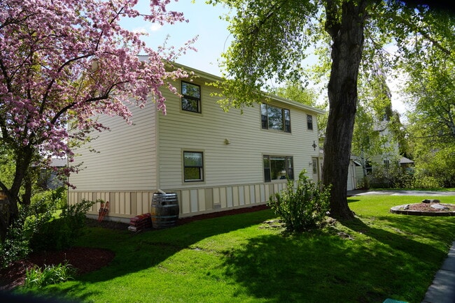 Building Photo - 2000 S Black Ave Unit 2000 S. Black Avenue Rental