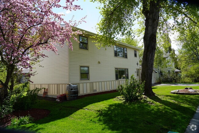 Building Photo - 2000 S Black Ave Unit 2000 S. Black Avenue Rental