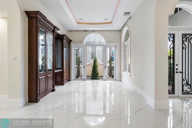 Photo - 549 NE 19th Ave