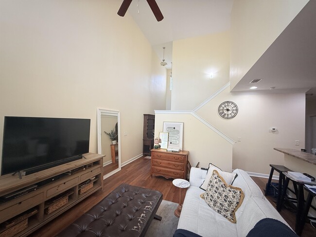 Photo - 1124 Fairway Ln