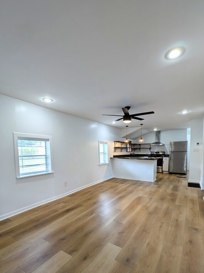 Photo - 520 48th St S