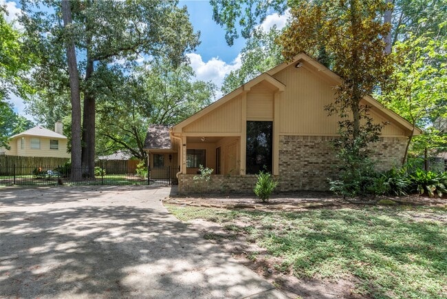 Building Photo - 1906 Woodhue Dr Rental