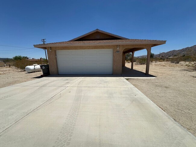 Building Photo - 2 bedroom/2Bathroom home