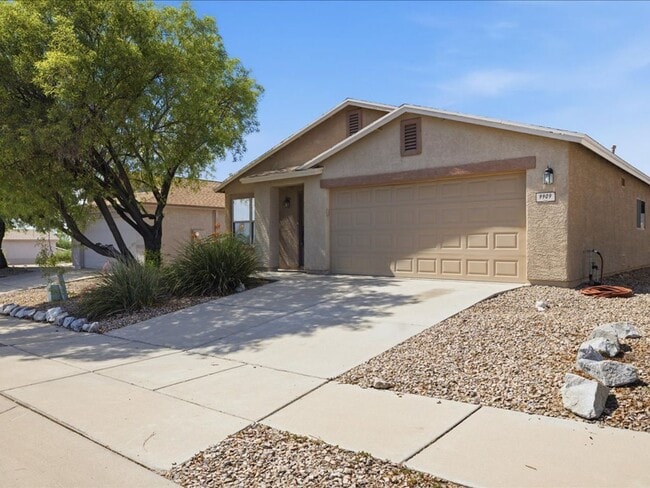 Building Photo - Spacious 4-Bedroom Home with Modern Features & Large Backyard!
