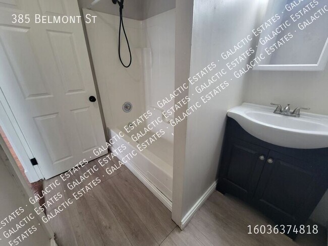 Photo - Single Family Home Off-street parking and ...